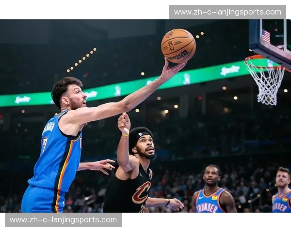 雷霆霍姆格伦19分9篮板乔14分 角色球员稳定输出助力胜利 雷霆霍姆格伦19分9篮板乔14分 角色球员稳定输出助力胜利